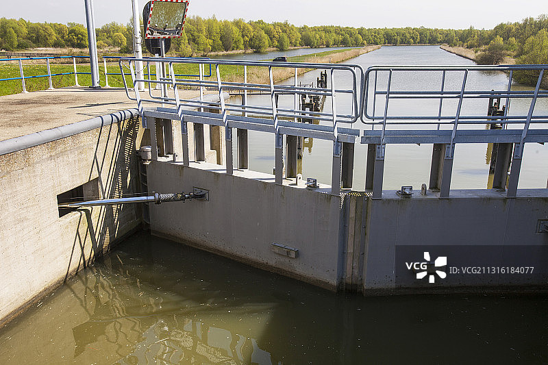 从海到荷兰围垦区的运河图片素材