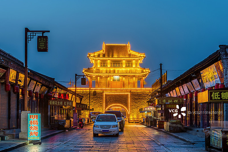 中国辽宁葫芦岛兴城古城钟鼓楼夜景图片素材