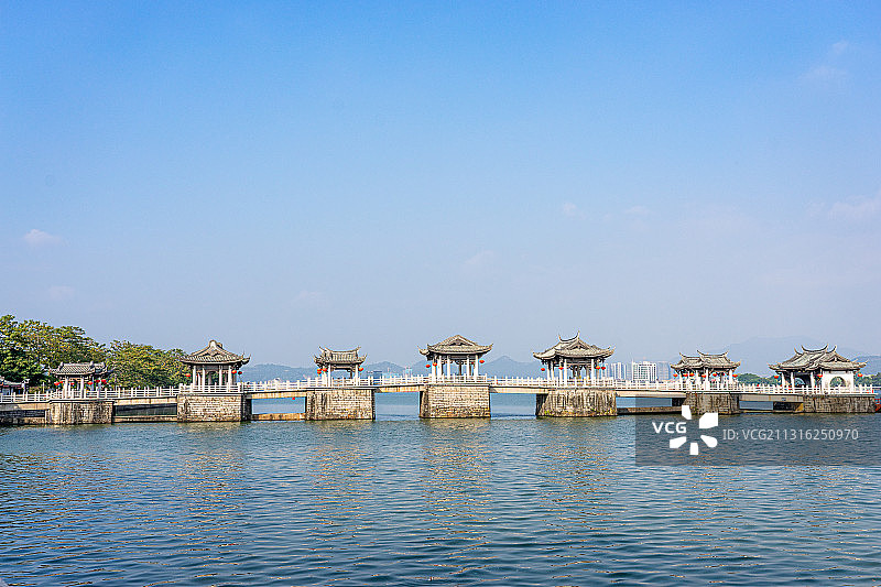 中国广东省潮州市广济桥建筑景观图片素材