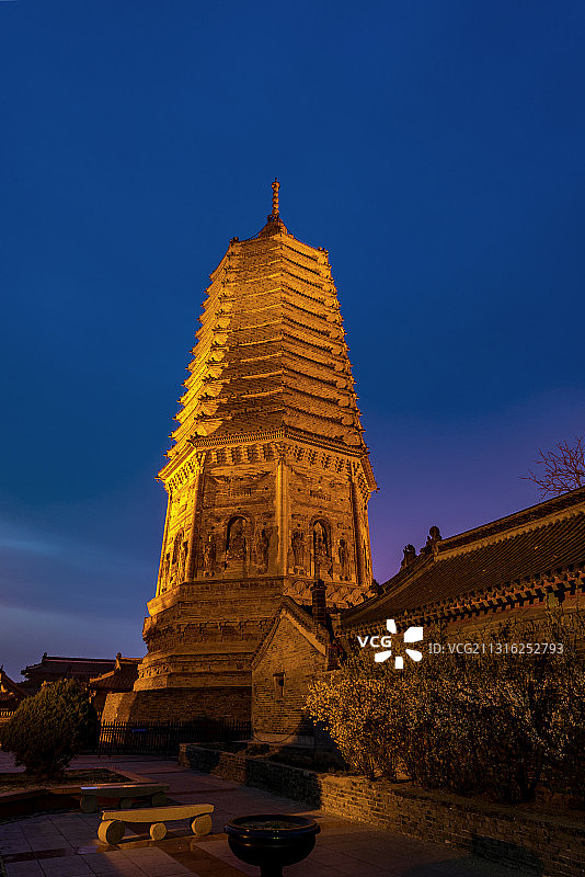 中国辽宁锦州古塔夜景图片素材