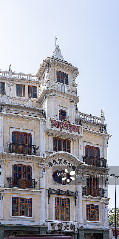 中国广东省汕头市小公园中山纪念亭和骑楼建筑景观图片素材