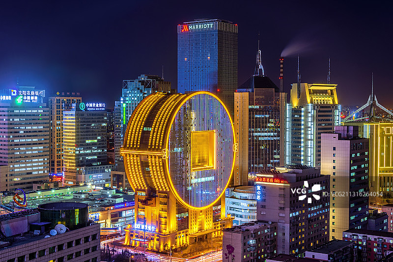 中国辽宁沈阳北站地区方圆大厦夜景图片素材