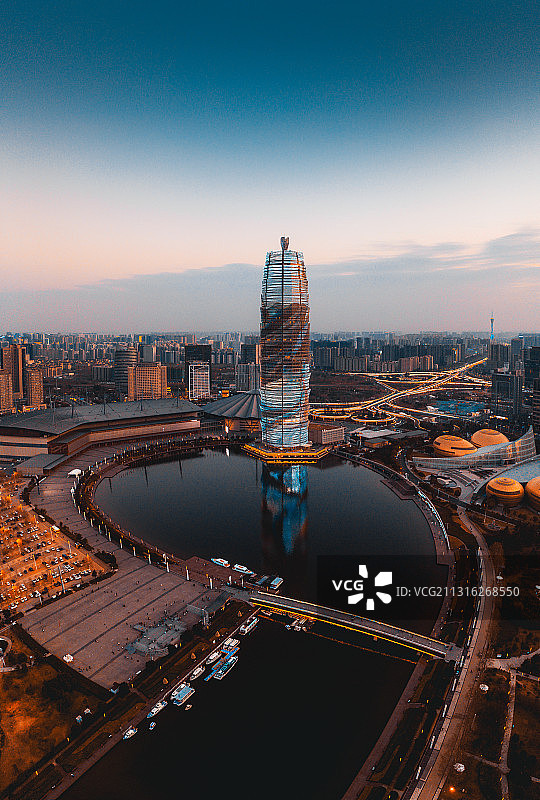 郑州-郑东新区-CBD-千玺广场-会展中心-艺术中心-夜景图片素材
