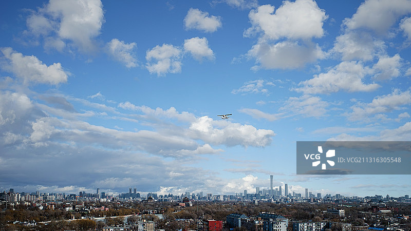 北京前后海什刹海钟鼓楼中央商务区蓝天白云景象图片素材