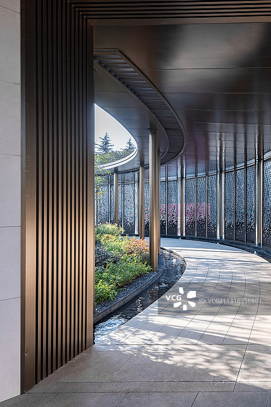 现代城市建筑空间走廊图片素材