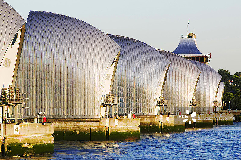 旨在保护首都免受风暴潮洪水侵袭的泰晤士河水闸，由于气候变化，风暴潮洪水正变得越来越频繁图片素材