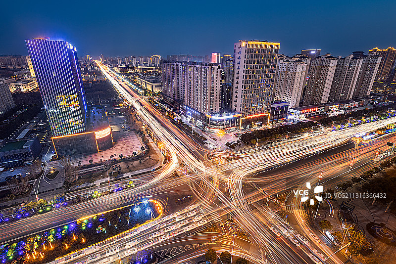 河南省信阳市城市天际线夜景风光图片素材