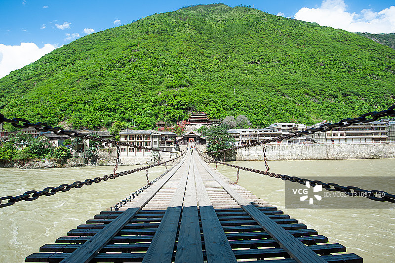 四川省甘孜藏族自治州泸定县大渡河泸定桥桥体图片素材