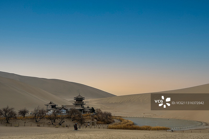 鸣沙山月牙湾图片素材