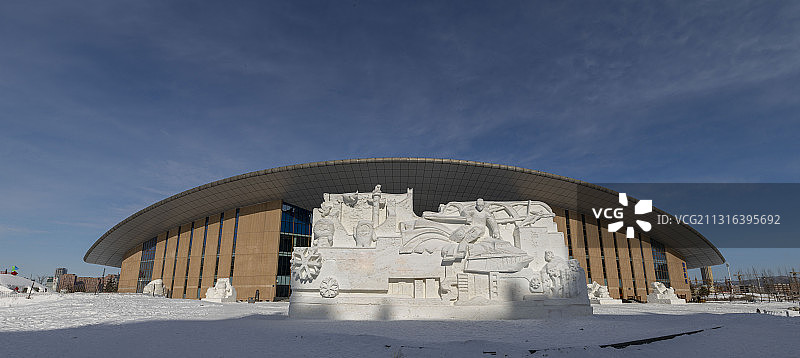 吉林市人民大剧院门前的大型雪雕图片素材