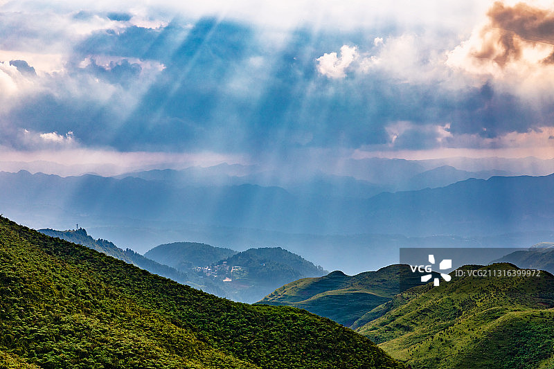 霞光山川紫云烟图片素材