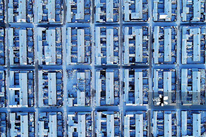 航拍大兴安岭林场雪村农家院图片素材