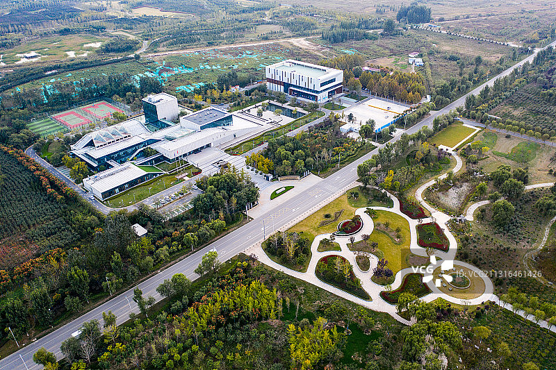 俯瞰秋色中的济南新旧动能转换先行区管委会图片素材