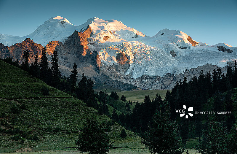 格聂金山图片素材