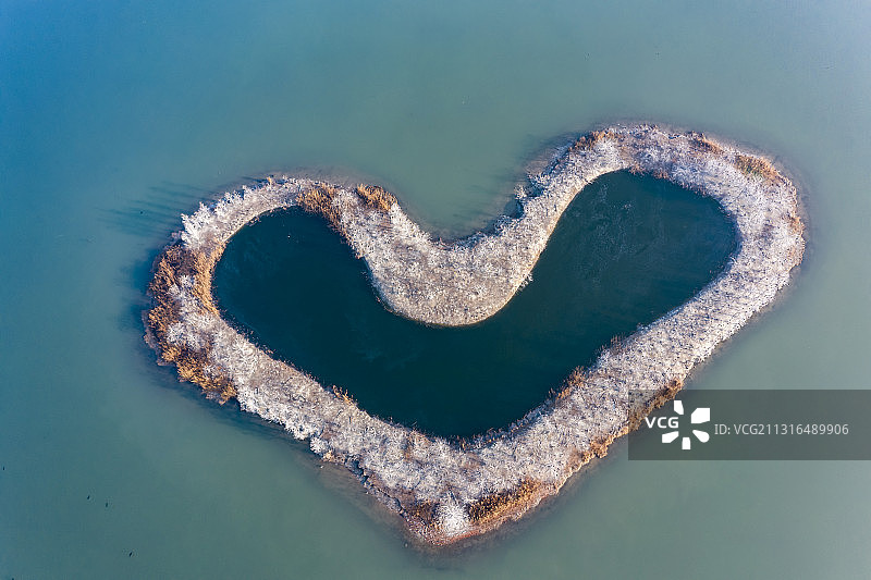 苏州太湖上的心形岛图片素材