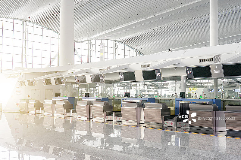 机场大厅，行李托运值机柜台图片素材