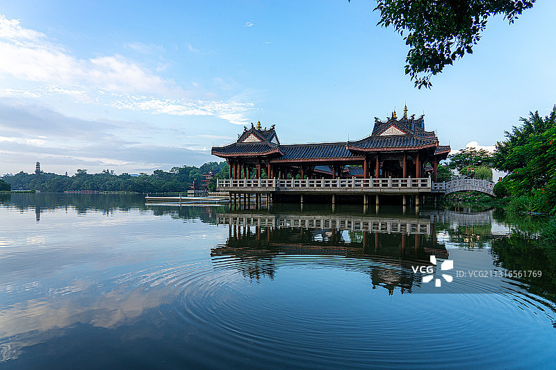 中国广东省惠州市惠州西湖景观和点翠洲图片素材