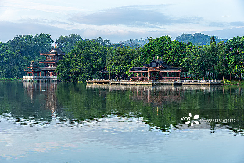 中国广东省惠州市惠州西湖景观和点翠洲图片素材