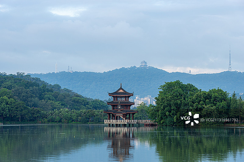 中国广东省惠州市惠州西湖景观和点翠洲图片素材
