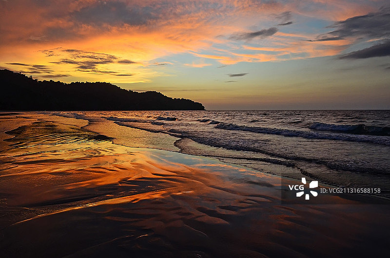 南中国海的火烧云图片素材