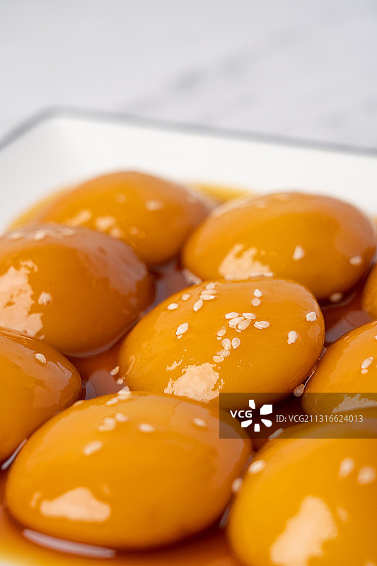 浅色背景中国湖南风味地道地方特色小吃挂糖糯米糍糍粑图片素材