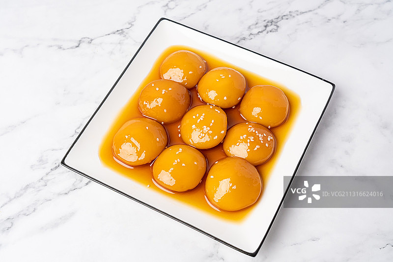 浅色背景中国湖南风味地道地方特色小吃挂糖糯米糍糍粑图片素材