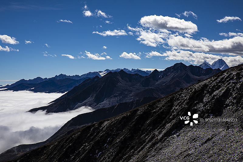 1E8A2363-202云海雪山云上云--2020.11拍于图片素材
