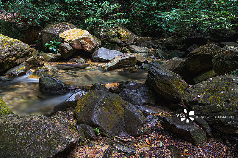 广东省 肇庆市 鼎湖区 鼎湖山 风景区 慢门流水岩石泉水石头图片素材