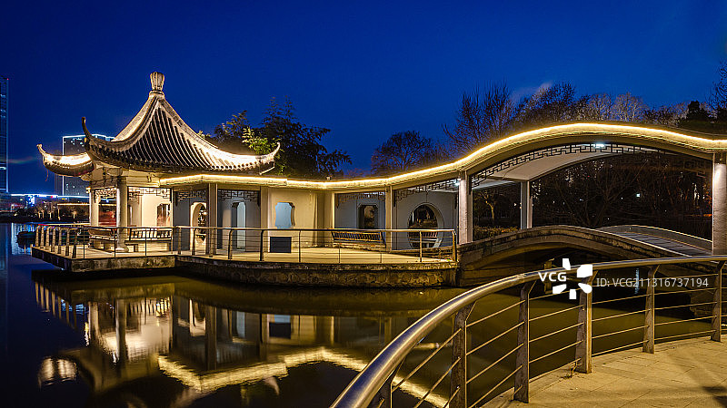 安徽蚌埠张公山公园滨湖蓝调灯光图片素材