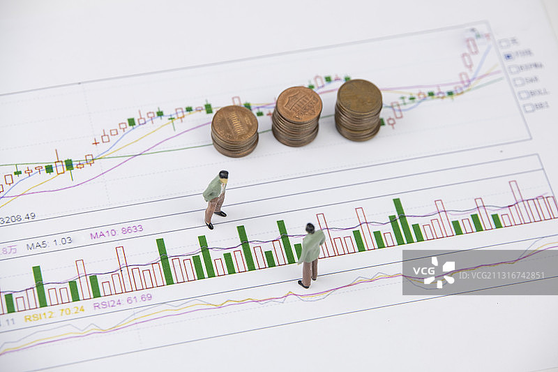 商业图表上放着硬币图片素材