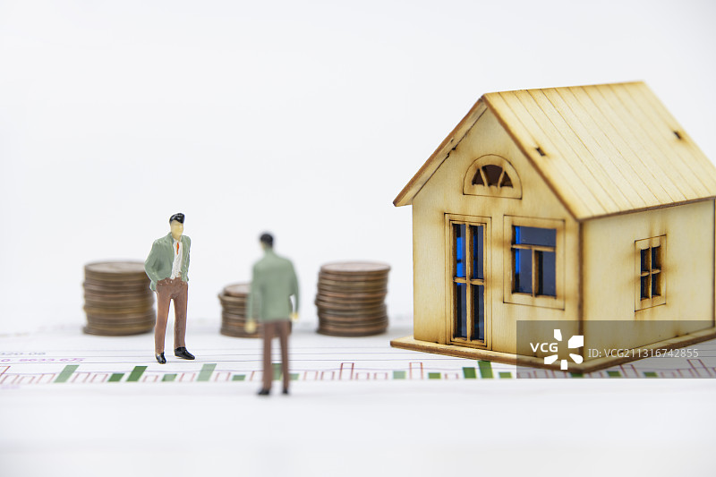 商务人士和房子图片素材