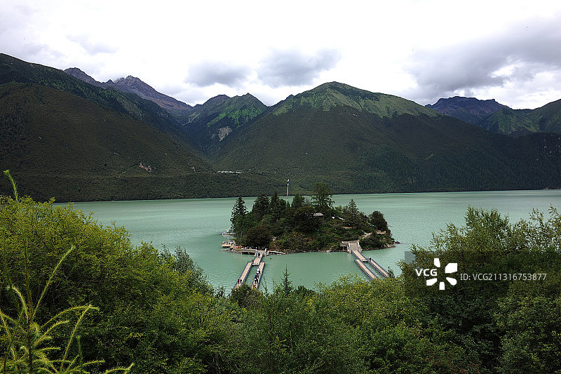 西藏，巴松湖风景图片素材