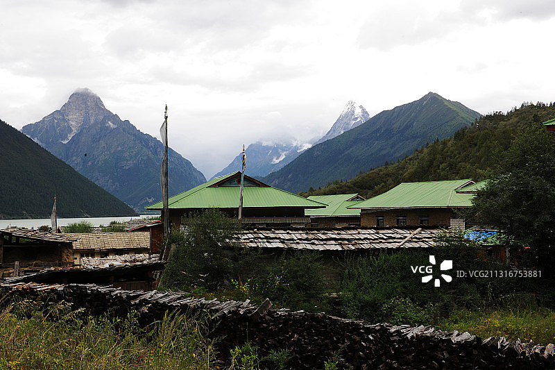 西藏，巴松湖风景图片素材