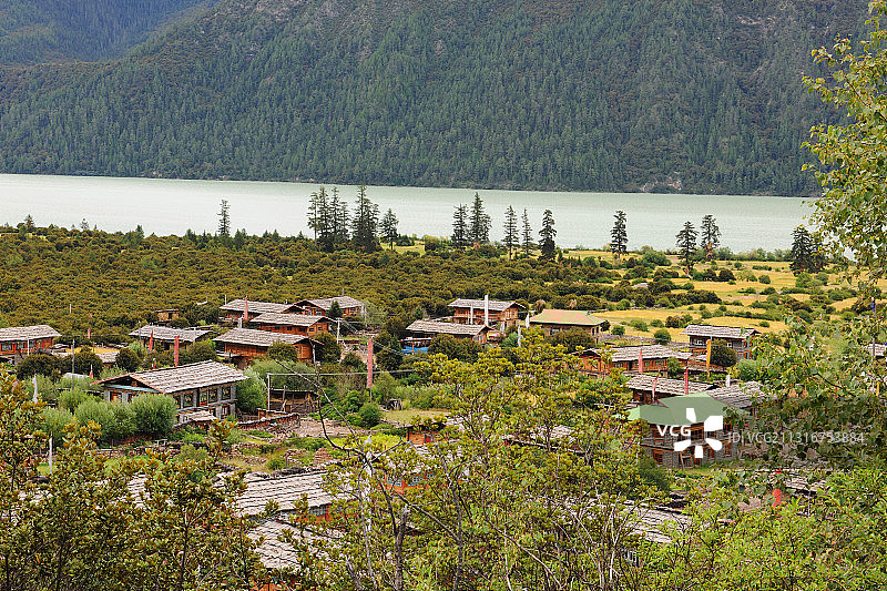 西藏，巴松湖风景图片素材