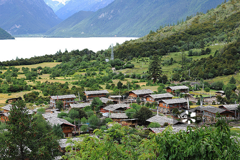 西藏，巴松湖风景图片素材
