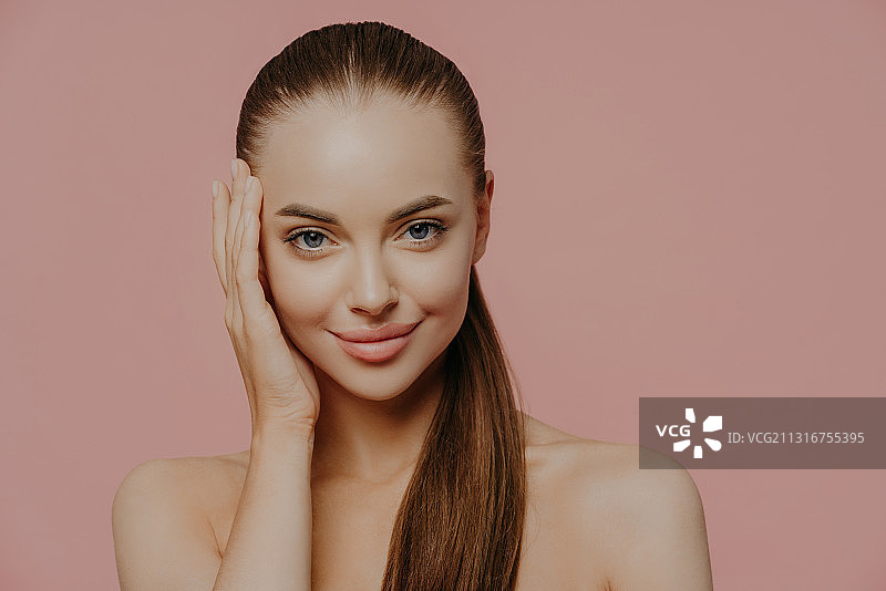 化妆的美女图片素材