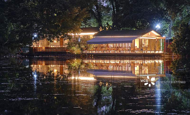 中国广州东山湖公园夜景灯光图片素材