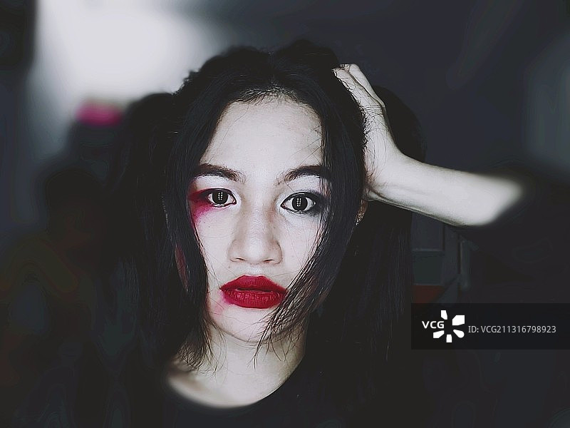 万圣节妆容的女子肖像，印度尼西亚坤甸西部区图片素材