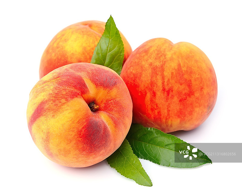 白色背景上的桃子特写图片素材