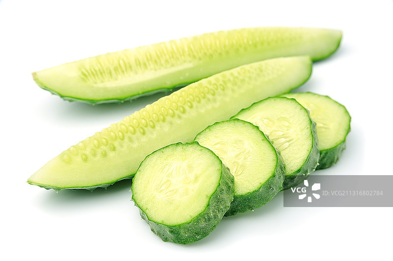 白色背景上的黄瓜特写图片素材