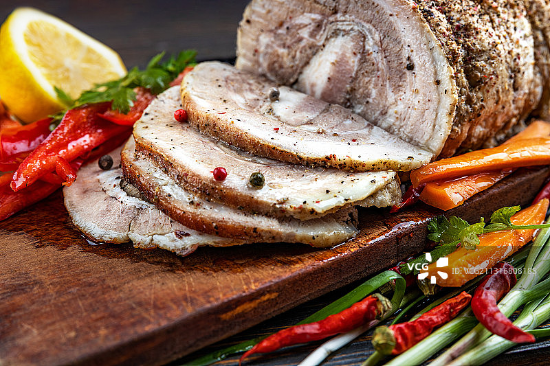 桌上肉的特写图片素材