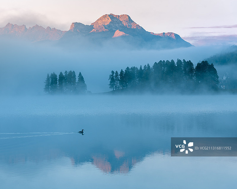 瑞士锡尔瓦普拉纳湖湖光山色风光图片素材
