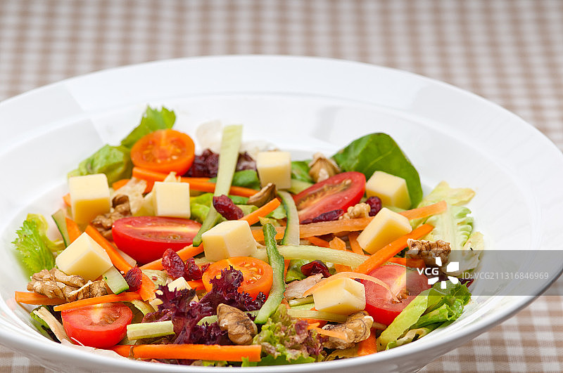 意大利威尼斯，盘子里的沙拉特写图片素材