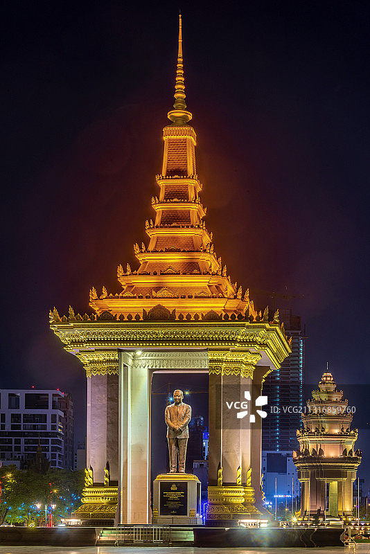 柬埔寨金边独立广场夜景图片素材
