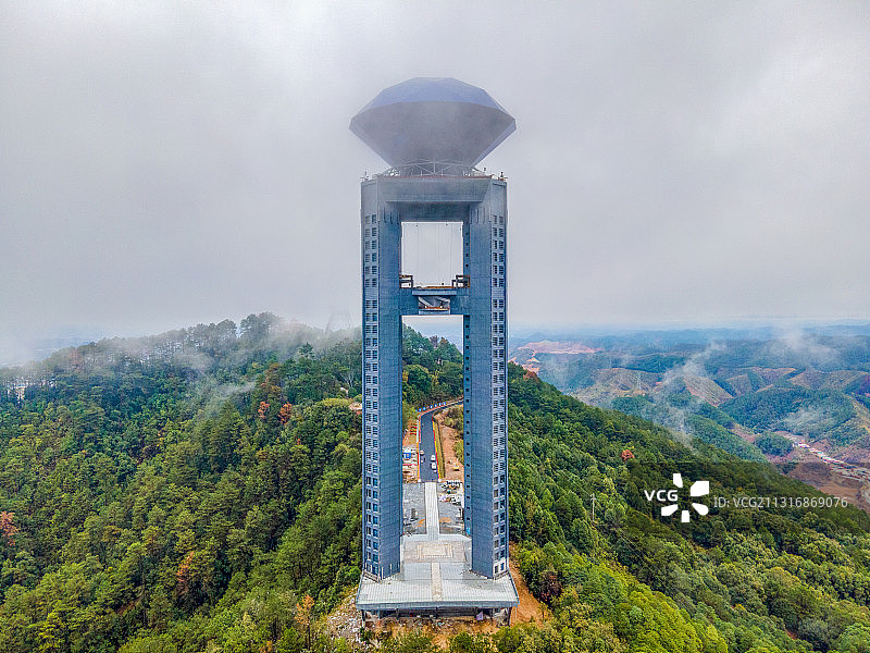 云雾缭绕宝石塔图片素材