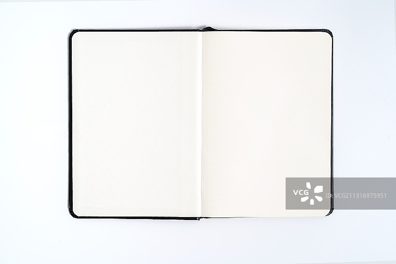 白色背景上的打开的书本俯视图图片素材