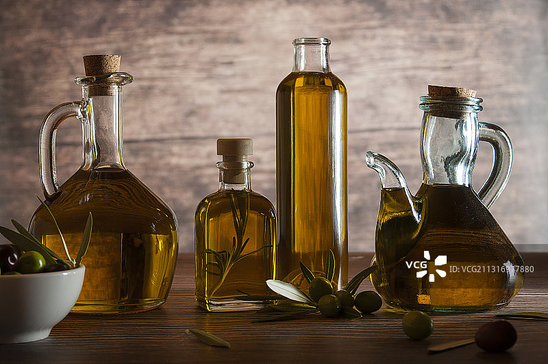 桌子上的瓶子特写，西班牙马德里图片素材