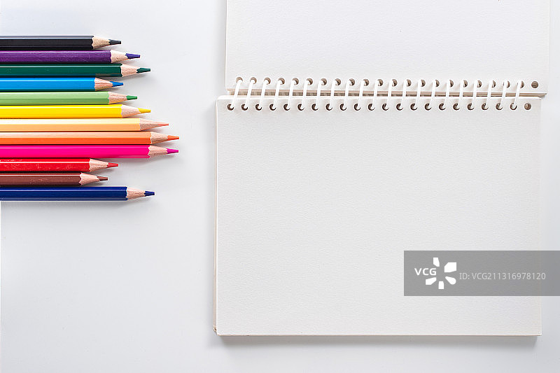 桌面背景上的铅笔图片素材