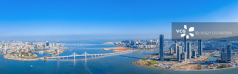 航拍视角下的珠海横琴金融岛-澳门城市天际线全景图片素材