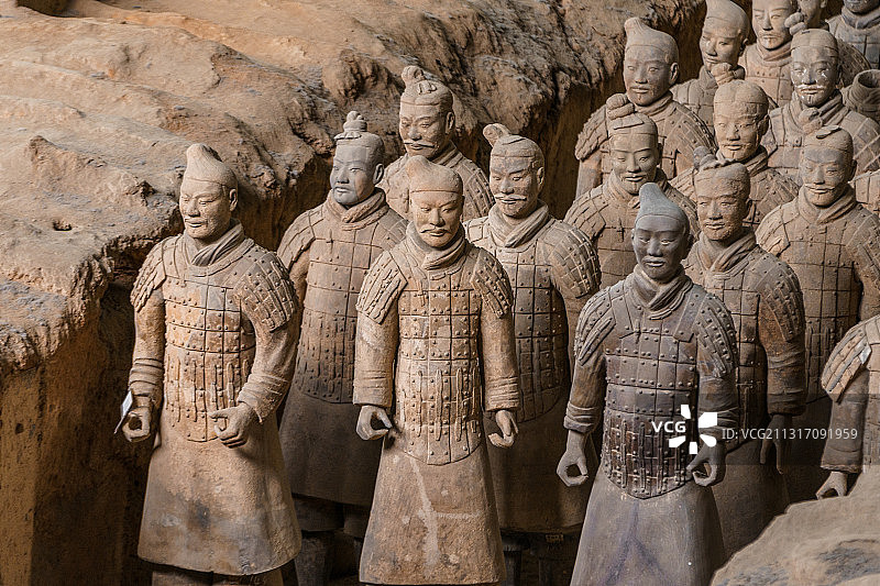 陕西西安秦始皇兵马俑博物馆一号坑内的兵马俑图片素材
